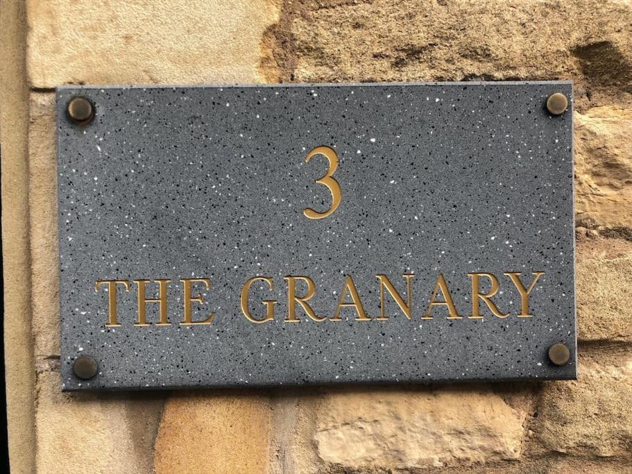 The Granary, Lovely Townhouse In Central スタンフォード エクステリア 写真