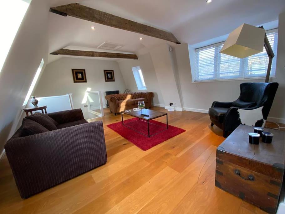 The Granary, Lovely Townhouse In Central スタンフォード エクステリア 写真